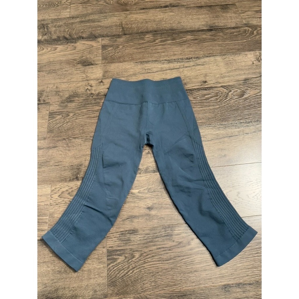 Lululemon In the Flow stretch capri stretch scrunch ruched seamless grey SZ 2/4?